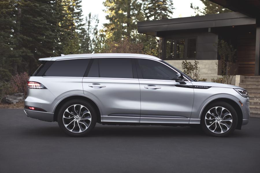  Lincoln Aviator Grand Touring 2019 года  (фото 3 из 67)